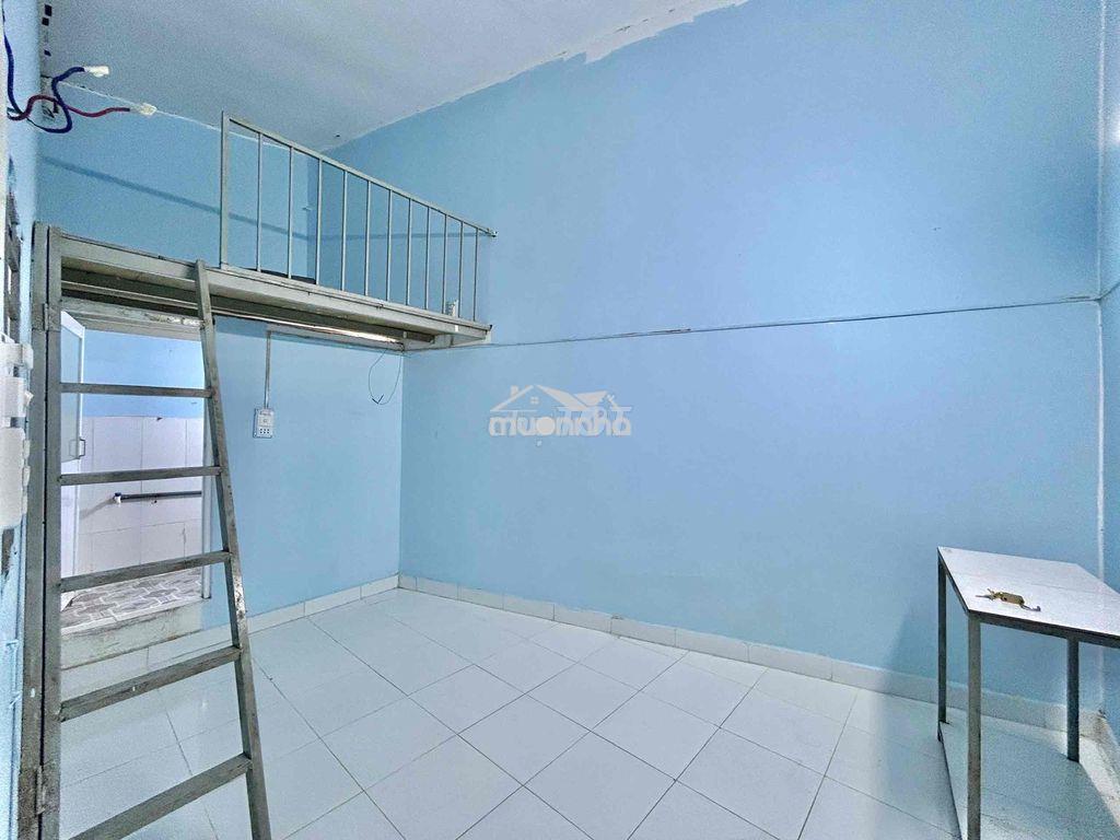 🔥Cho thuê phòng gác giá rẻ_không nội thất_ngay khu sân bay - 2