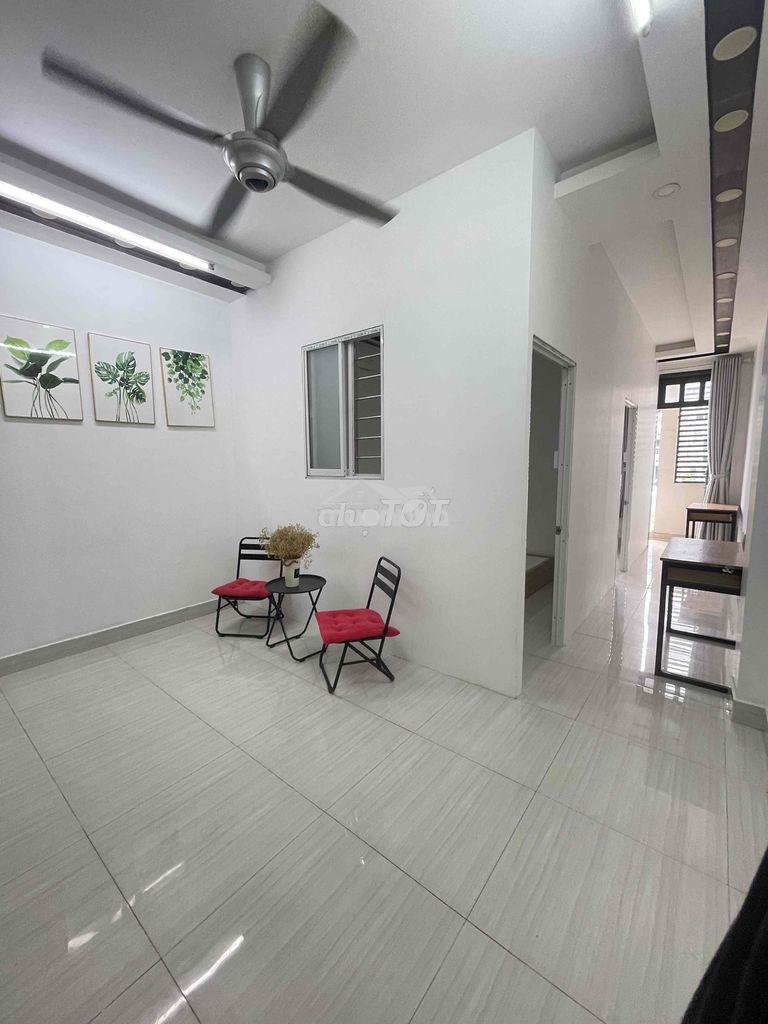 Căn 2pn ban công 60m2 p13 bt