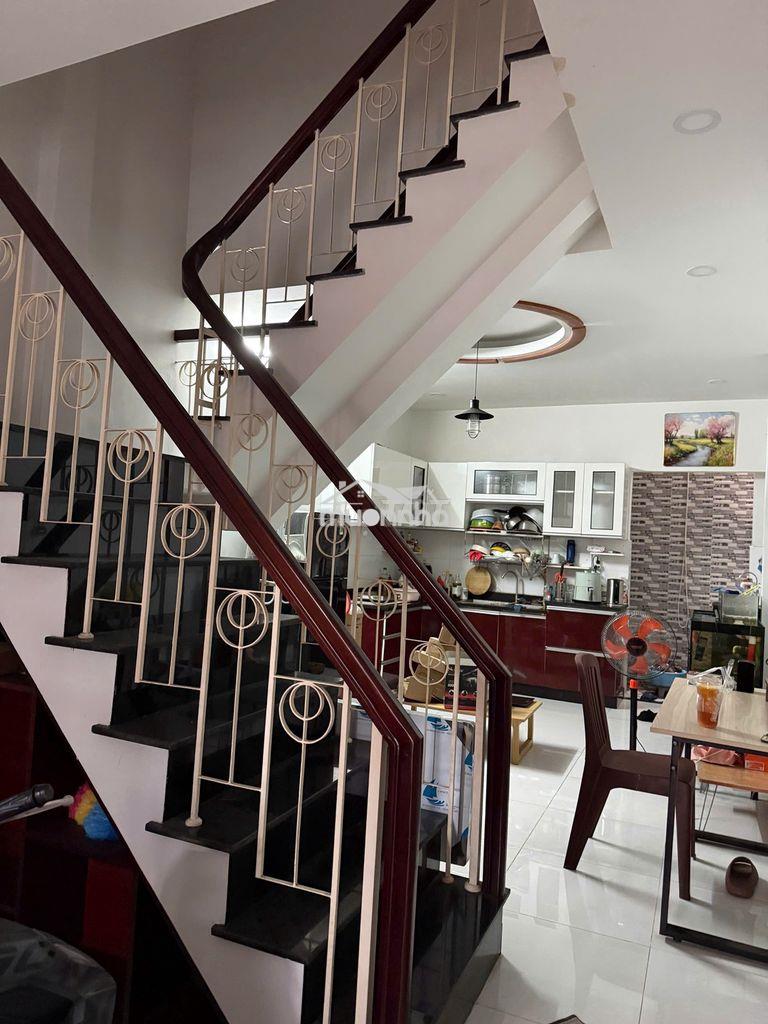 Cho thuê nguyên căn, lạc long quân, q11- hẻm 4m- có nội thất