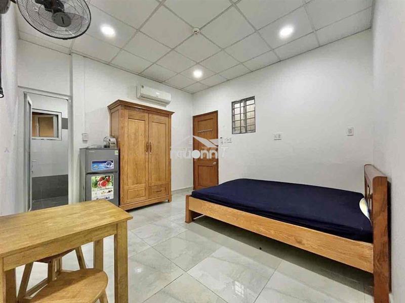 Căn hộ full nội thất ngay sân bay - thang máy ở ngay hình thực tế