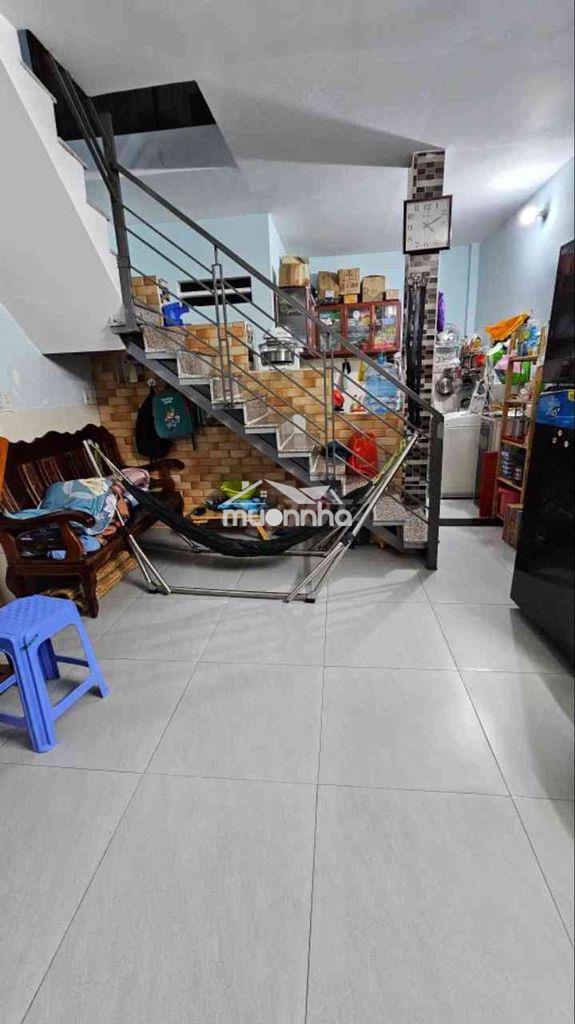 Bán nhà tân hương, 4m x 9m, hẻm xe hơi, sát mặt tiền, hơn 3 tỷ xíu tl