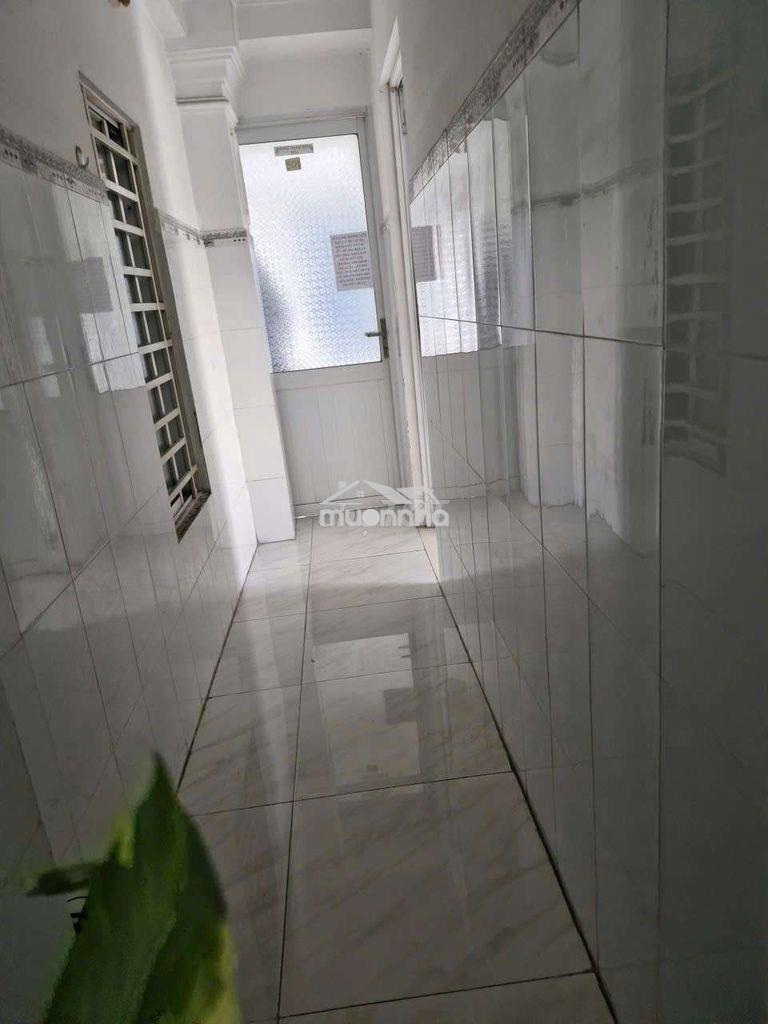 Phòng sang đep 20m2 giá rẻ nhà mặt tiền đường - 4