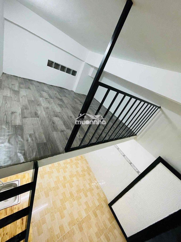 Phòng cho thuê có máy lạnh , gác , toà nhà mặt tiền có thang máy