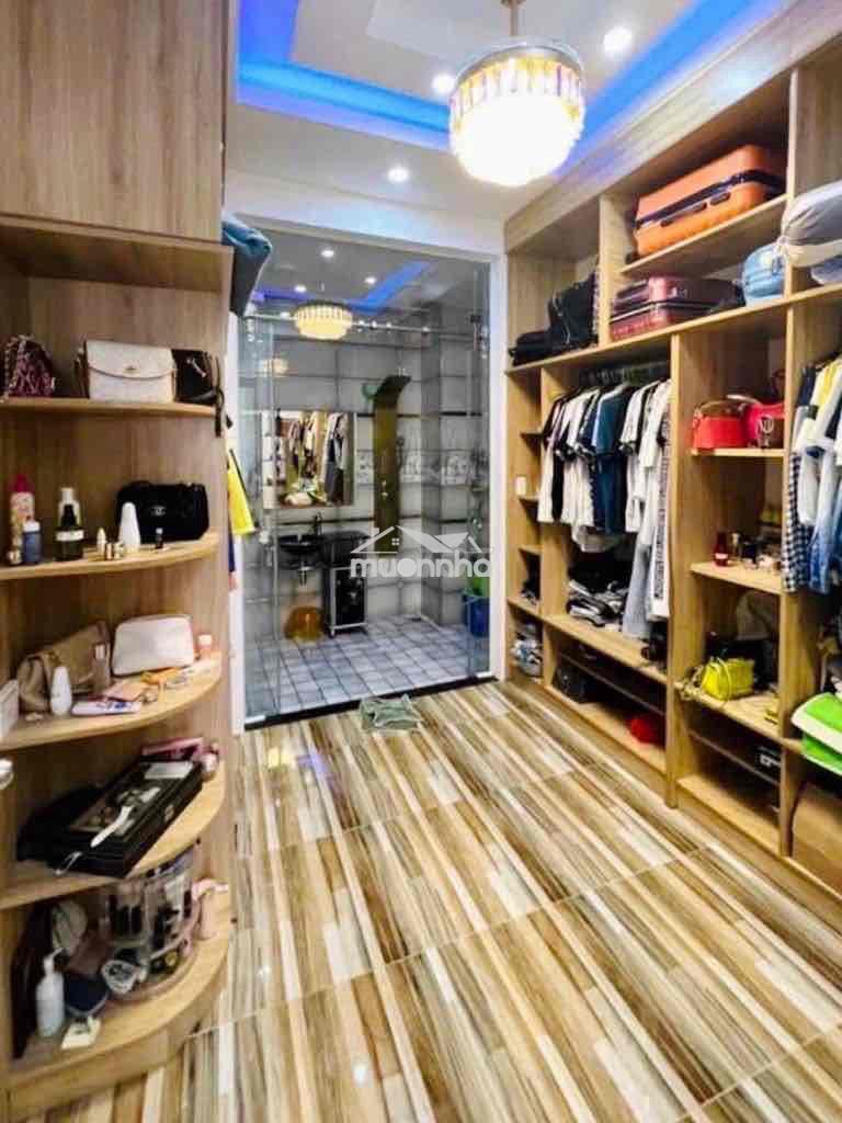 Bán nhà lê đại hành - cạnh 3 tháng 2 - 6pn ô tô đổ cửa sát mặt tiền .
