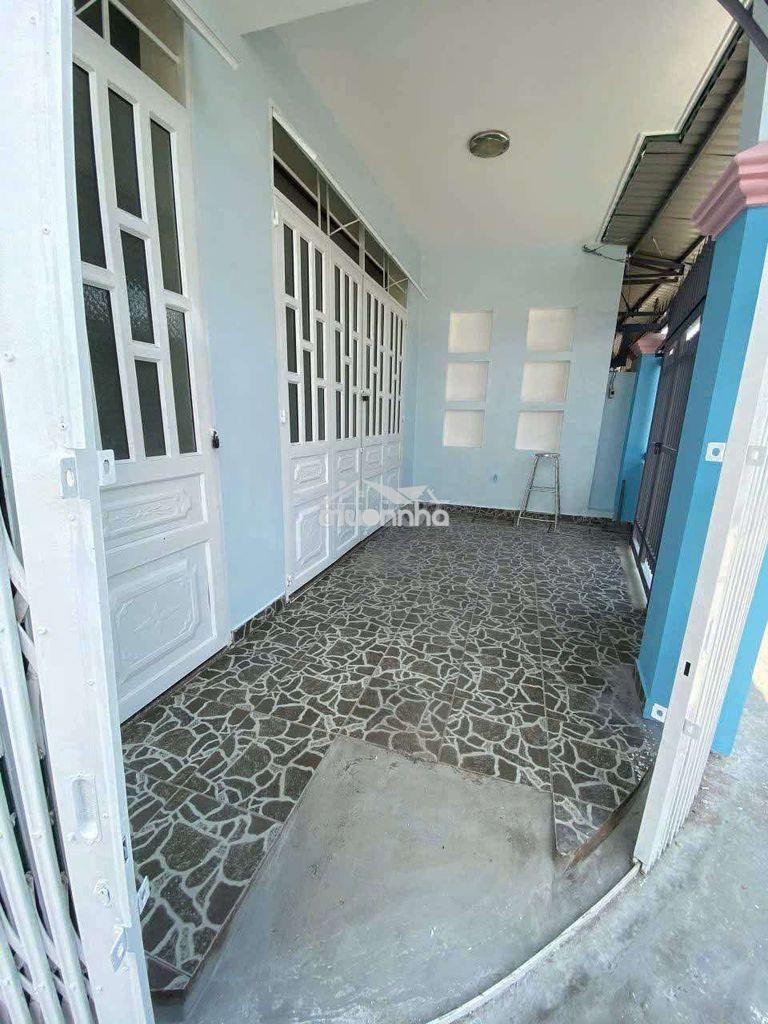 Nhà lầu gần ngã ba cây điệp