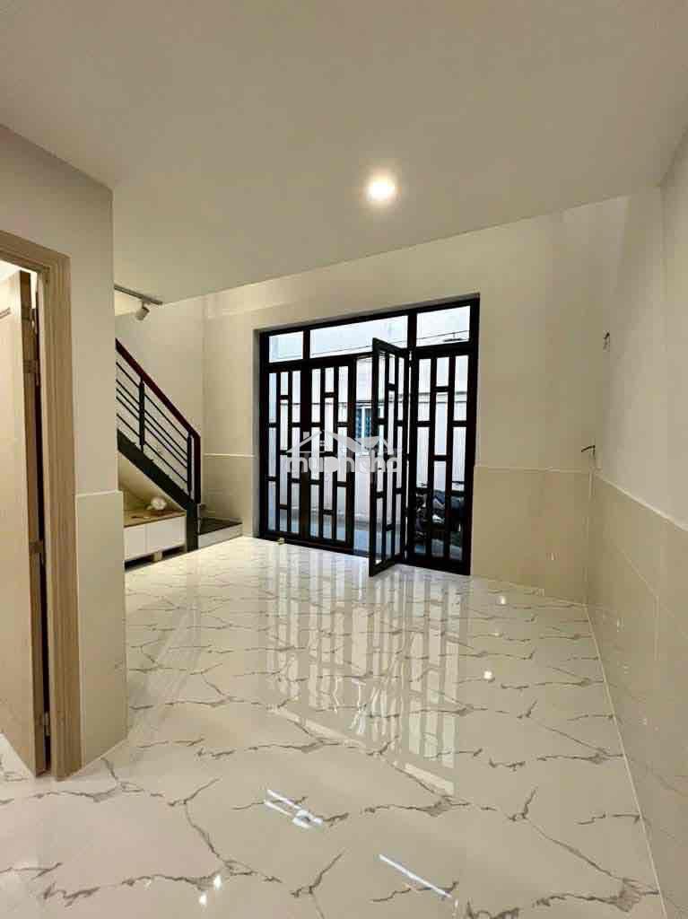 Nhà ngang khủng 5,3