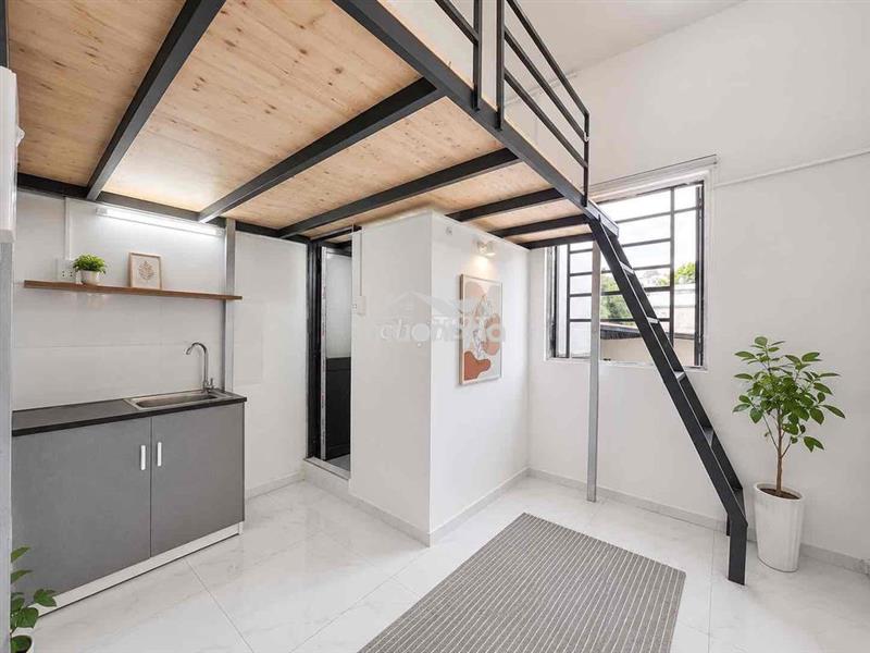 Phòng gác sinh viên có cửa sổ thoáng
