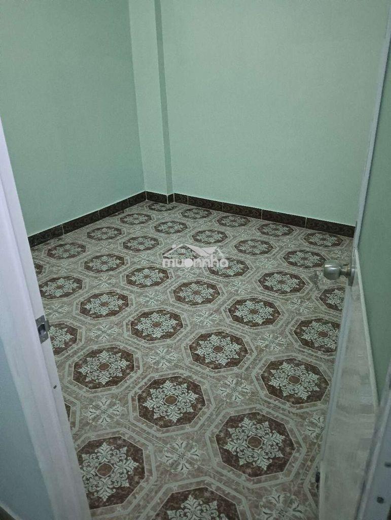Nhà đối diện phần mềm quan trung mới sơn sửa lại 