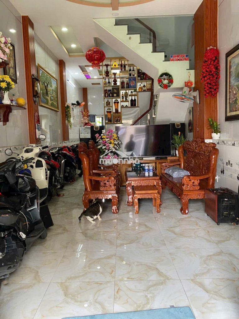 Bán nhà tx52 giá tốt, 1 trệt 2 lầu 1 tum,hoàn công đầy đủ, đường 7m