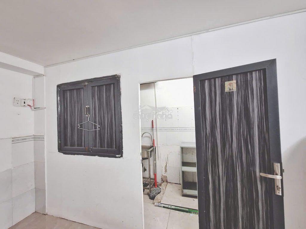 Phòng 25m2 đủ nội thất, giờ tự do, wc riêng, máy giặt xe free, ngay q1 - 3