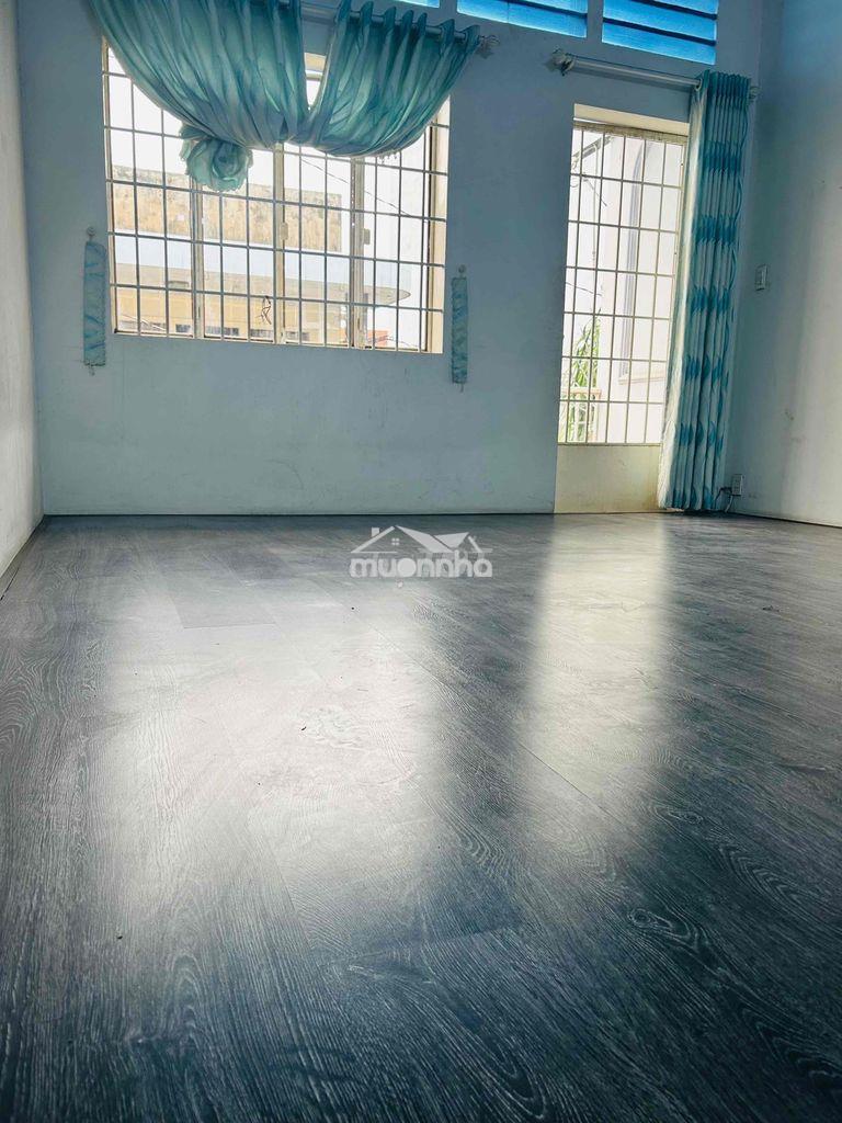 Nhà nguyên căn 3 tầng ban công – free tháng 6 – chỉ 8tr/tháng