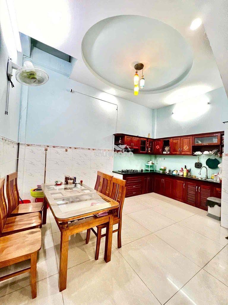 Nhà thuê, 5x12 3 lầu 4pn, có nội thất, đường chiến lược - 4