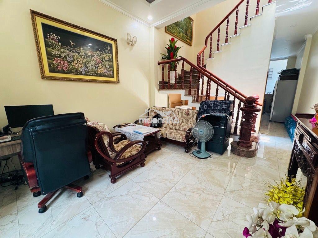 Sát mặt tiền- hẻm xe hơi phạm văn bạch- tân bình- dt 61m2- 3 tầng btct - 2