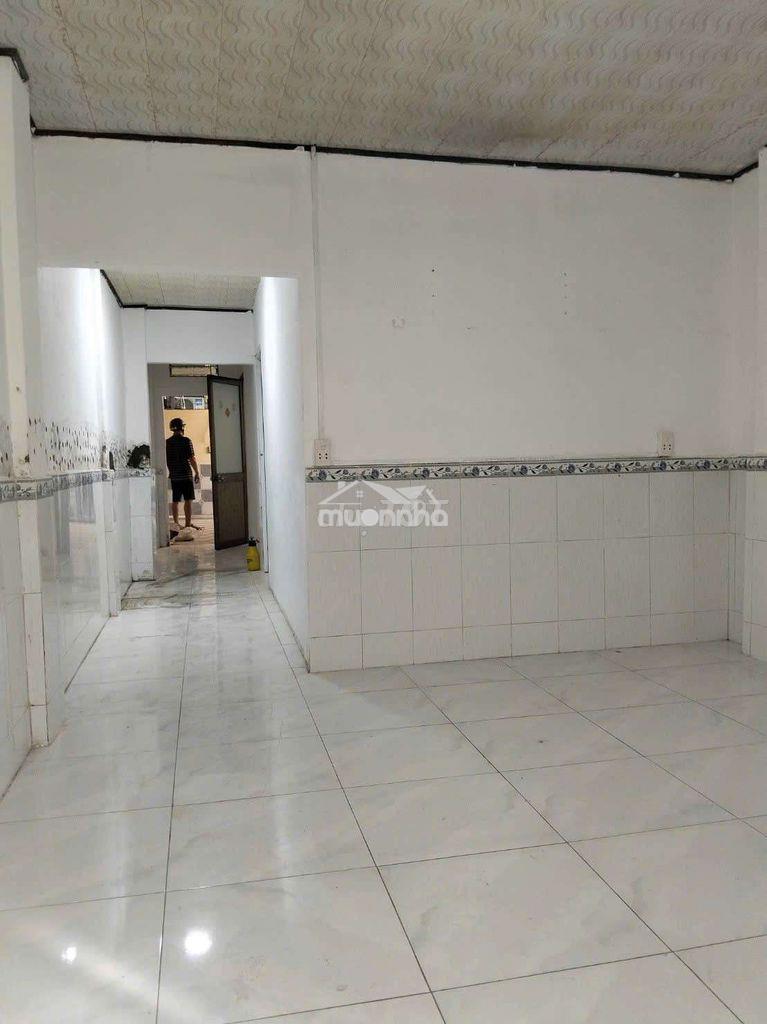 Nhà cấp4,100m2, 2pn, sân rộng, gần trường lê thánh tôn, đẹp và thoáng - 3