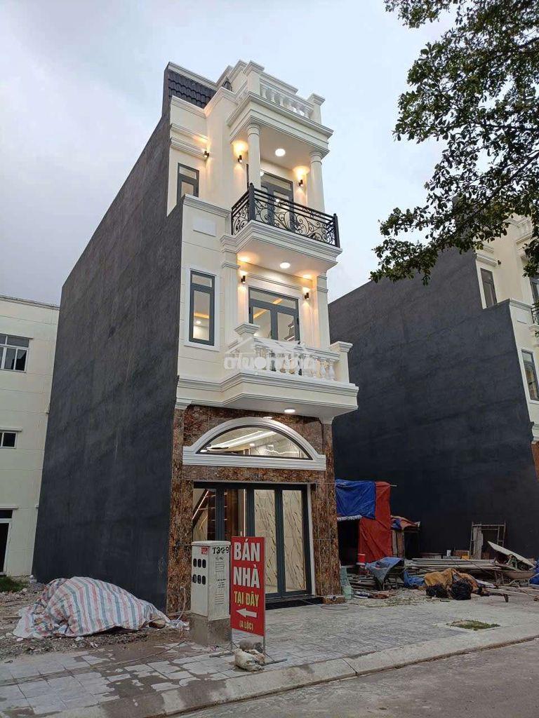 Nhà phố mới khu đô thị icon central đối diện chợ thông dụng dĩ an