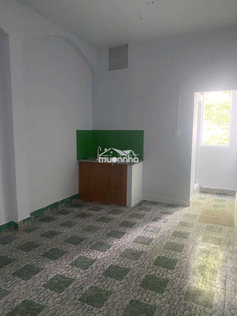 Phòng mới rộng 25m2 sẳn máy lạnh mới - 2