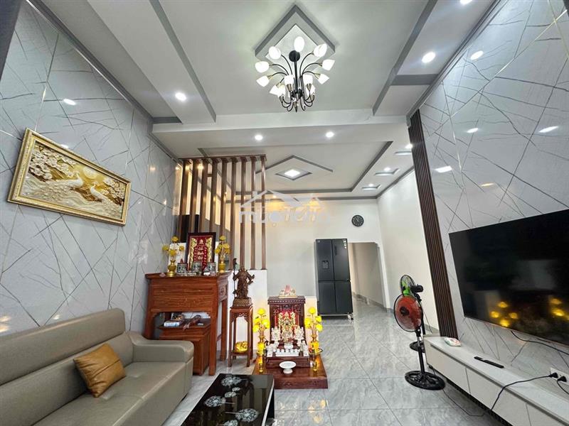 Nhà ngay chợ, đường ô tô, tặng dàn bếp 70tr, phòng ngủ master đẹp