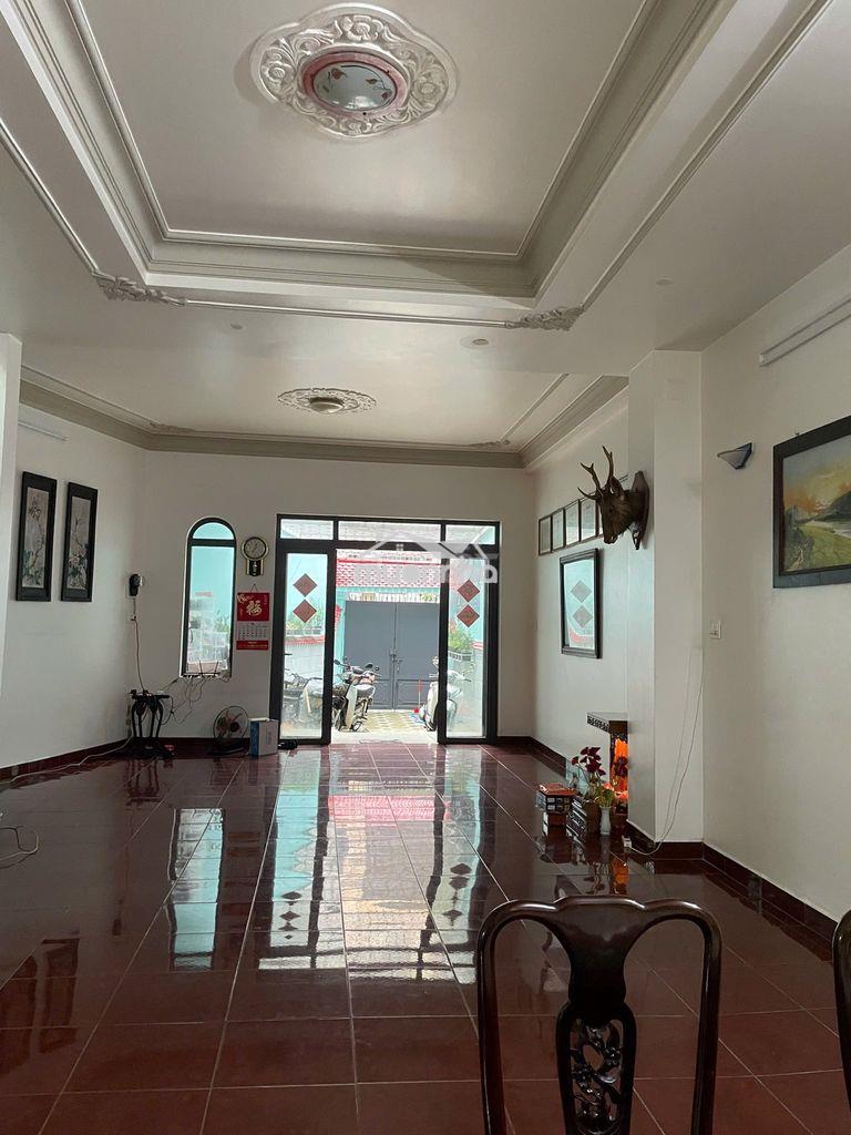 Mặt bằng rộng rãi - ngay sân bay, hẻm ô tô tải, có sân để xe, máy lạnh - 3
