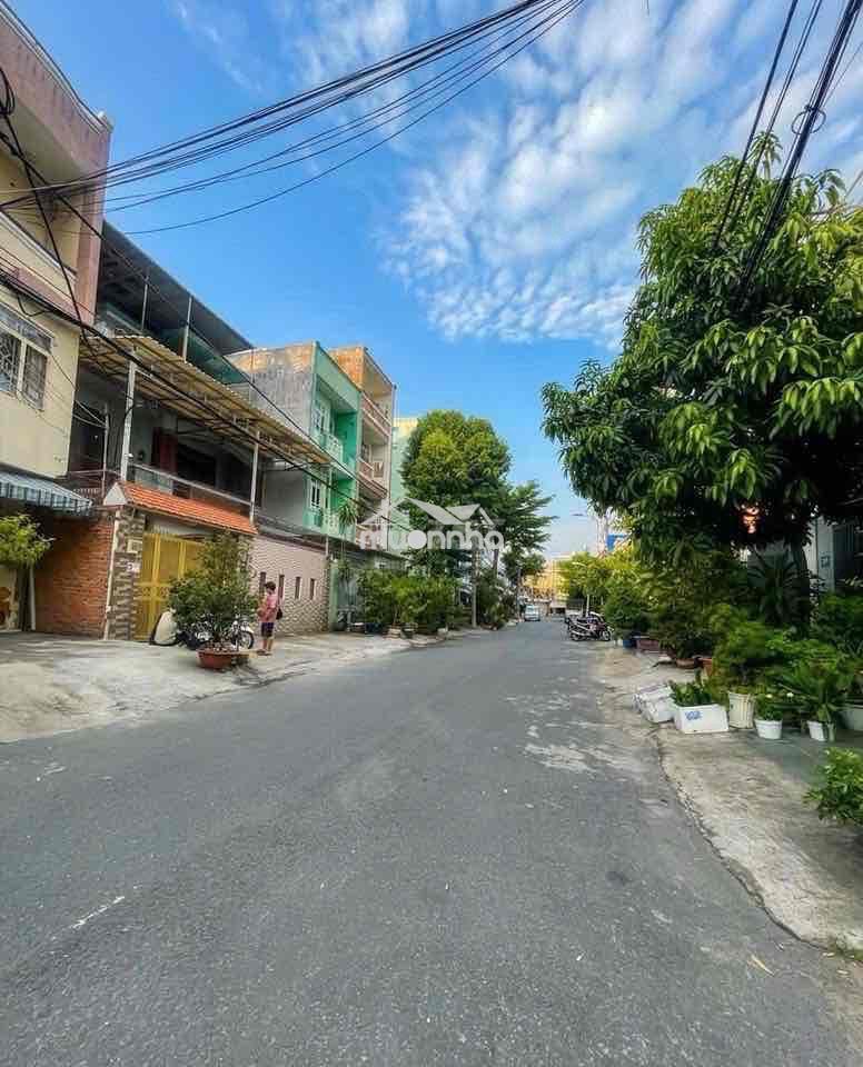 Cho thuê nhà phố đường 47 khu tên lửa cách eon mall 5phút