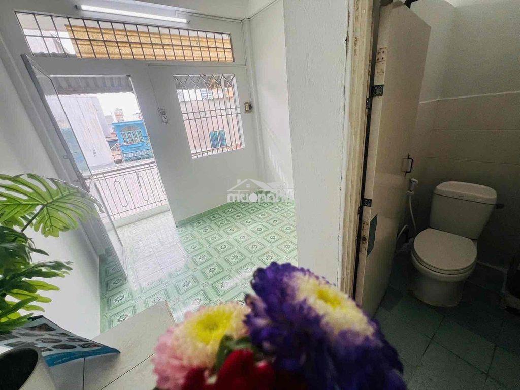Phòng ban công cửa sổ ngay đặng thuỳ trâm cạnh emart - 2