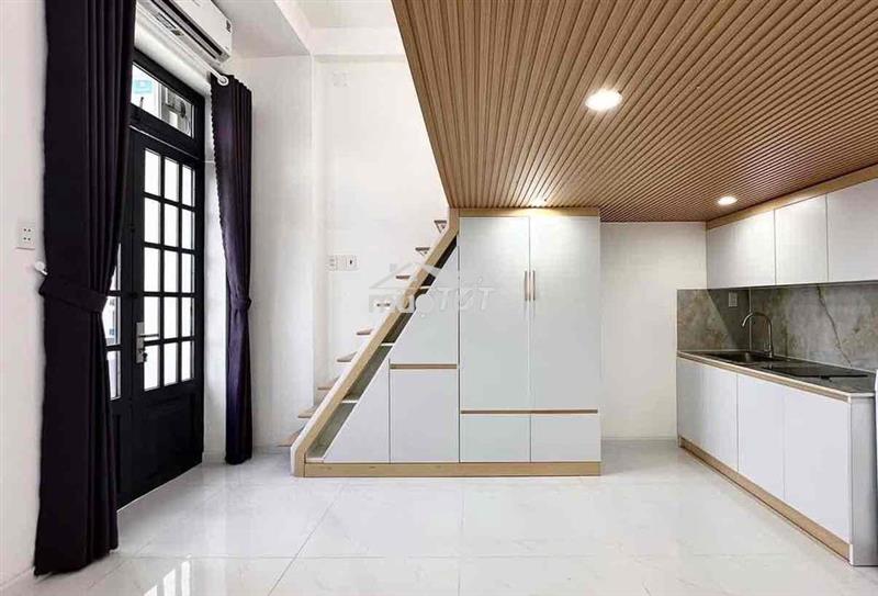Duplex ban công full nội thất rộng 40m2 ngay ngã tư 4xã