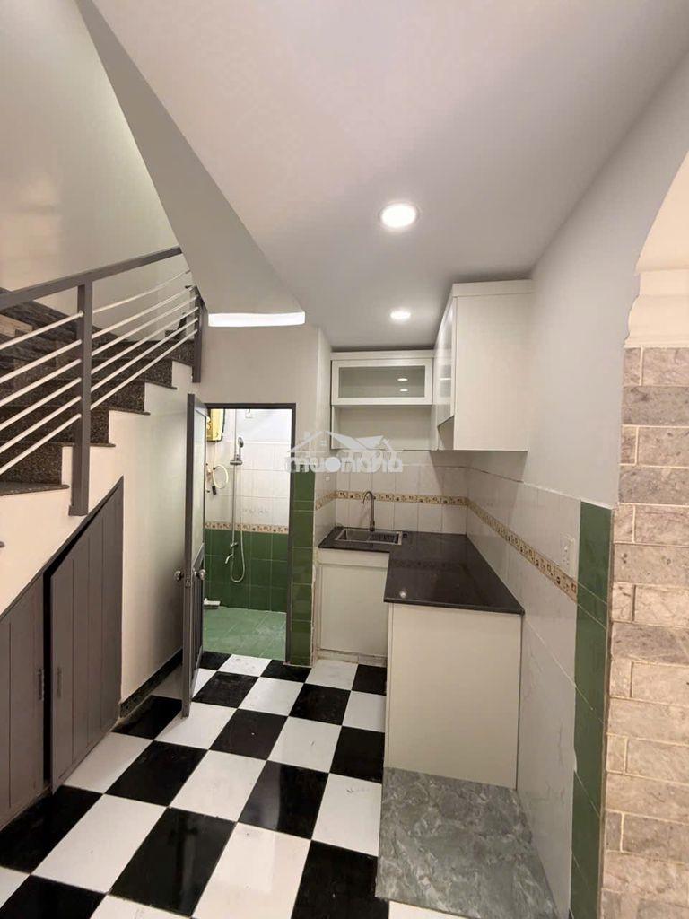 Cho thuê nhà phường tân sơn nhì 5 x 6 m đúc 2,5 lầu : 2 pn , 2 wc 