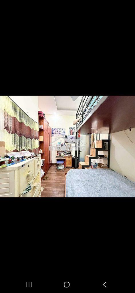 Cho thuê nhà full nt – 3pn – 18tr

nguyên hồng, bình thạnh

dt  128m² - 4