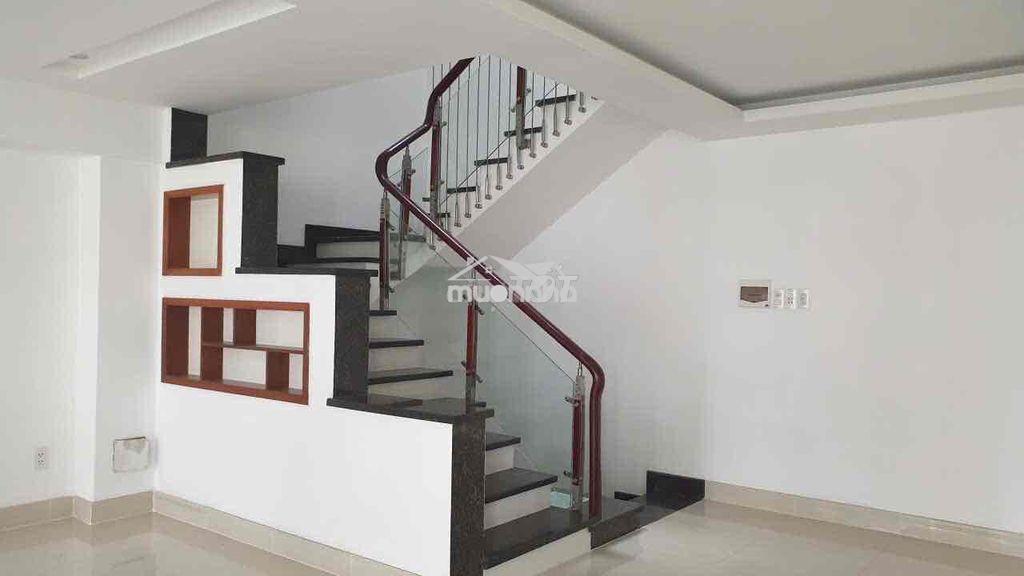 Cho thuê biệt thự dt 10x20 , hầm trệt lửng . giá 25tr/tháng - 3