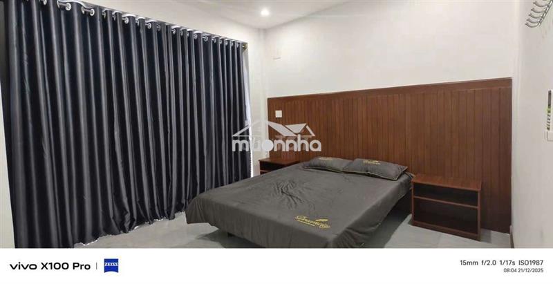 Nhà mặt tiền, đường 17m, lề 10m