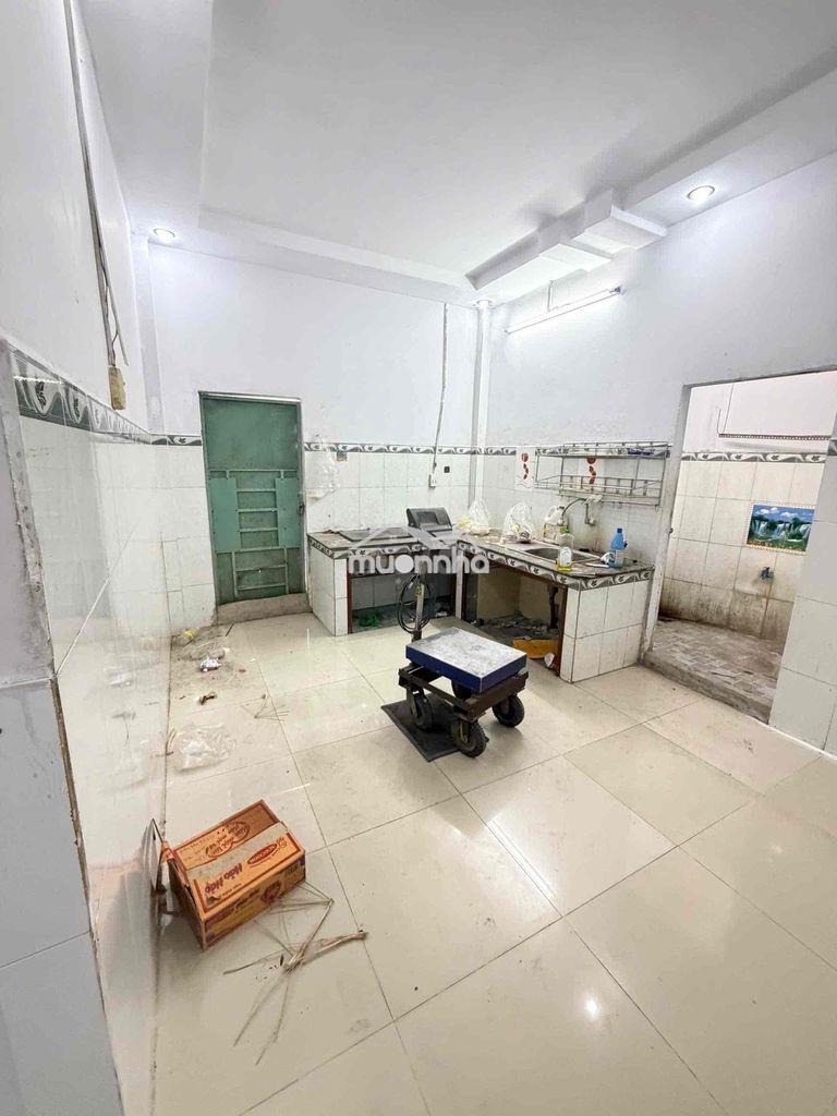 Cho thuê nhà mới sạch sẽ gần ngã 5 vl lầu suốt 3p ban công rộng giá rẻ - 3