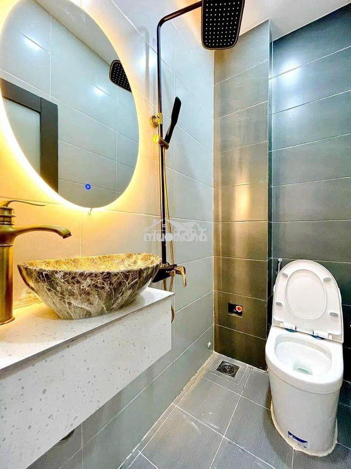 Bán nhà 1t2l hoàn công gần trung tâm y tế dĩ anđường 13m, giá 2,5 tỷ - 4