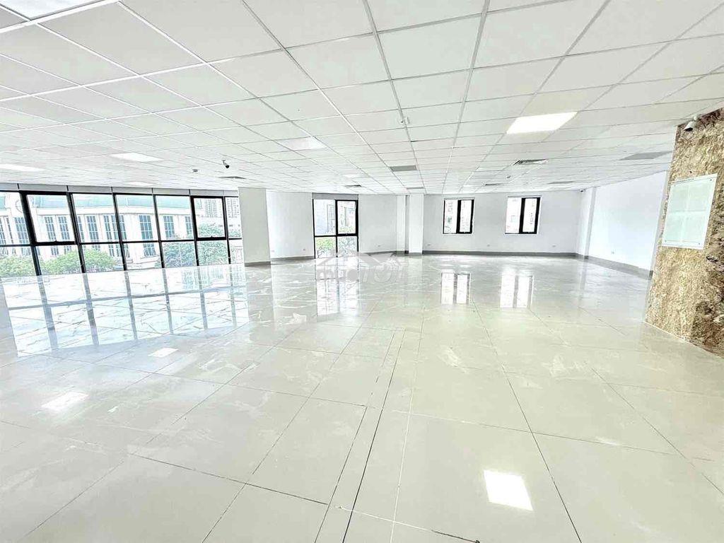 🏢 Cho thuê tòa nhà góc 2 mặt tiền đường đinh tiên hoàng, quận 1 - 4