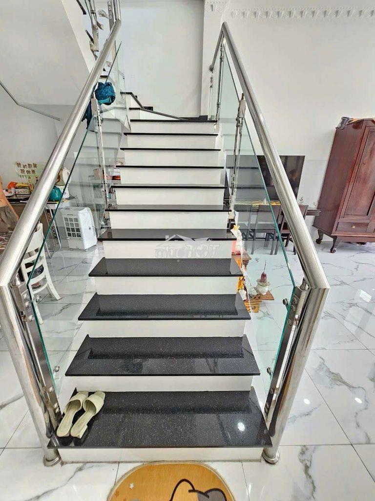 Nhà phố sân vườn đẹp gần chợ xóm vắng và vincom550 tp. dĩ an - 4