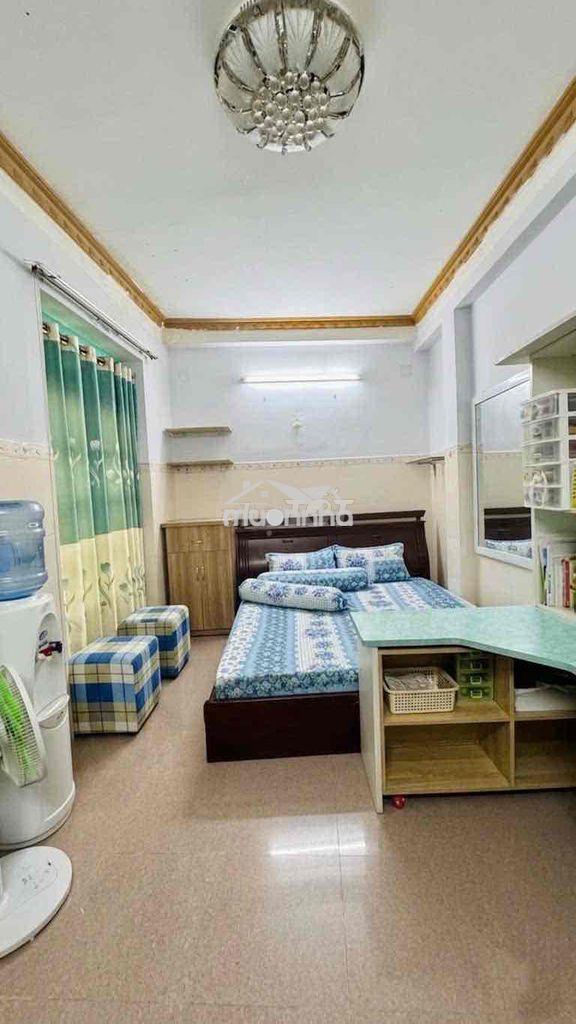 Không có căn thứ 2 trong khu vực - 4
