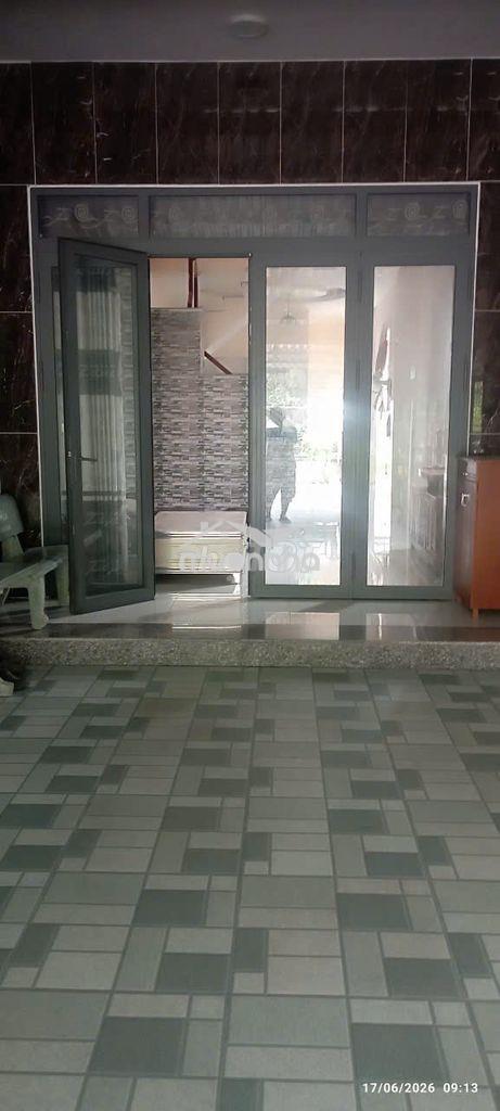 Nhà nguyên căn có 4 phòng ngủ, 3 tolet, 1 phòng bếp, một gara để xe  - 3