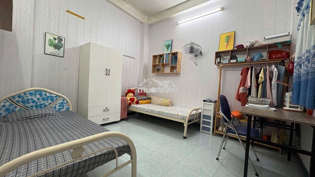 Cho thuê nguyên tầng: 1 phòng ngủ + 1 bếp + đủ nội thất - riêng biệt. - 2