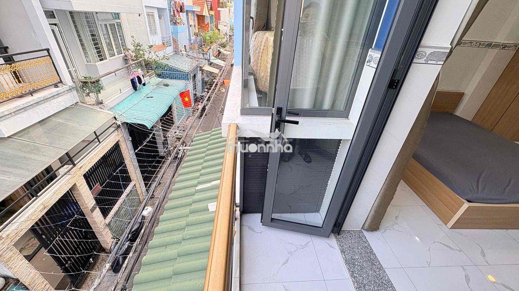 Về quê pass gấp phòng ban công 35m2 full nt ngay đoàn văn bơ giáp q1 - 4