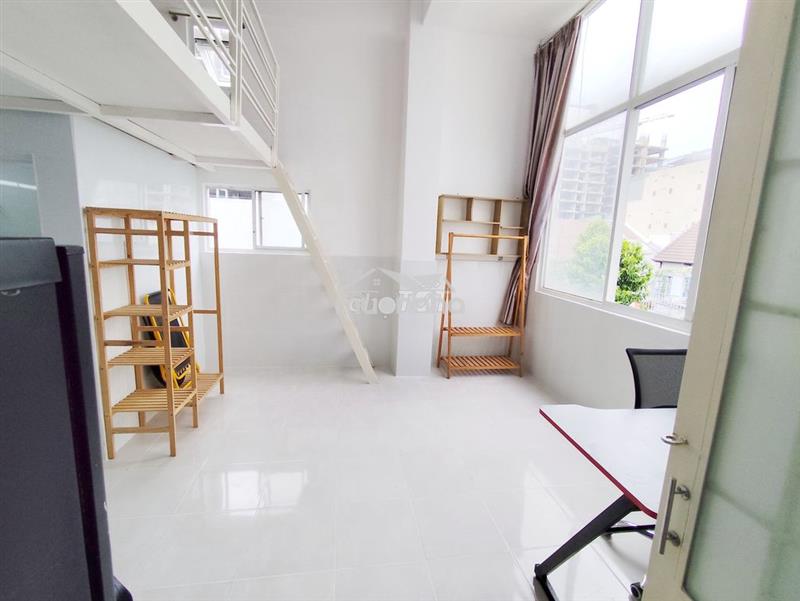 Ban công, 4 cửa sổ 𝑽𝑰𝑬𝑾 ngoài trời, đầu dãy | ngã tư đ.c2 lê văn lương