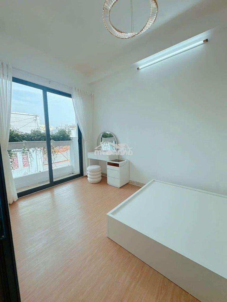 Nhà 5 pn ngay khu huỳnh văn bánh giá chỉ 18tr