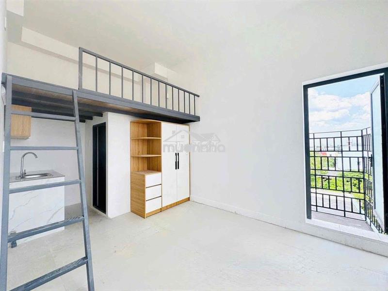 Phòng mới - full nội thất - ban công thoáng - gần vinhomes hóc môn