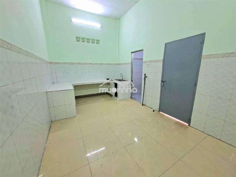 Nhà và mặt bằng rộng thích hợp ở và kinh doanh đường chiêu liêu