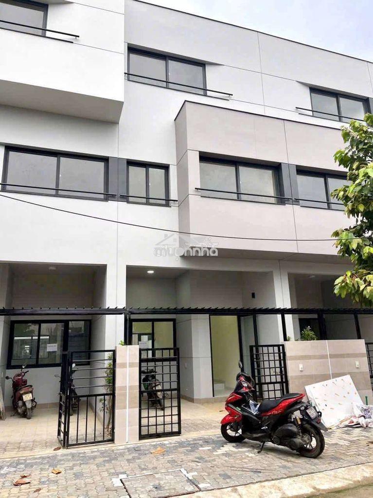 Cho thuê nhà gần ngã tư bình chuẩn
