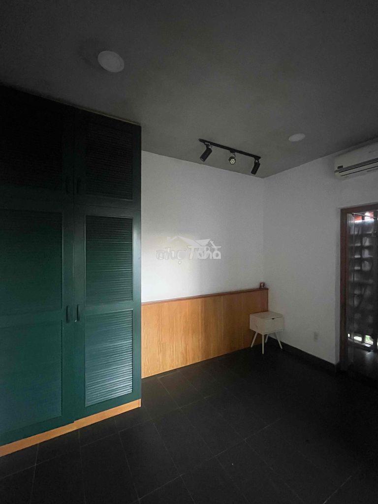 Phòng đẹp, cửa sổ lớn. wc thoáng. 25m2, giá 3.6tr - 2