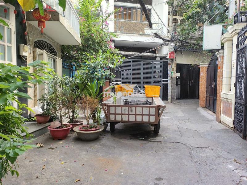 Bán gấp nhà 3 lầu cmt8, quận 10. hẻm rộng rãi 7m gần chợ hòa hưng