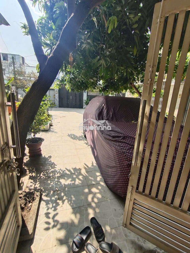 Sân đậu oto, nhà ngang 8m, gần bên chợ đầu mối. nhanh còn kịp ac ơi