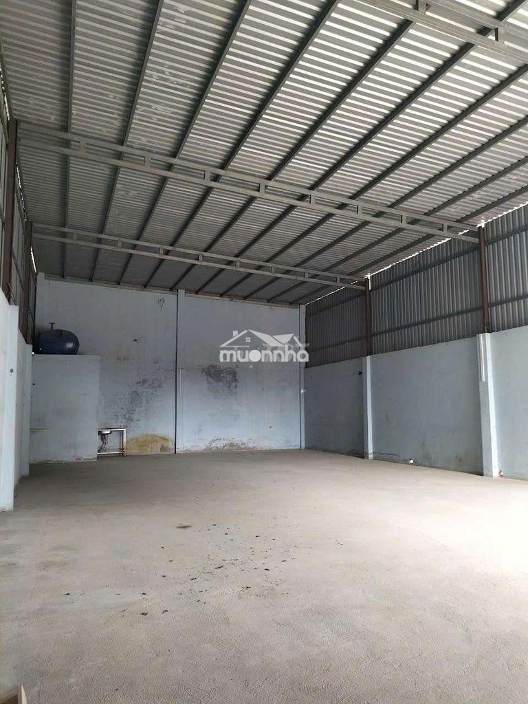 Xưởng 180m2 - nở hậu - vĩnh lộc a