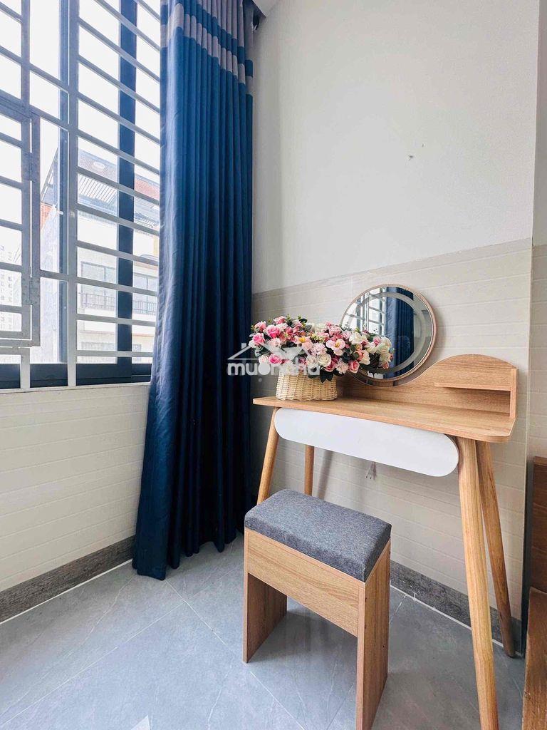 Thang máy - trống sẵn ở ngaymặt tiền ngay thạch lam - văn cao