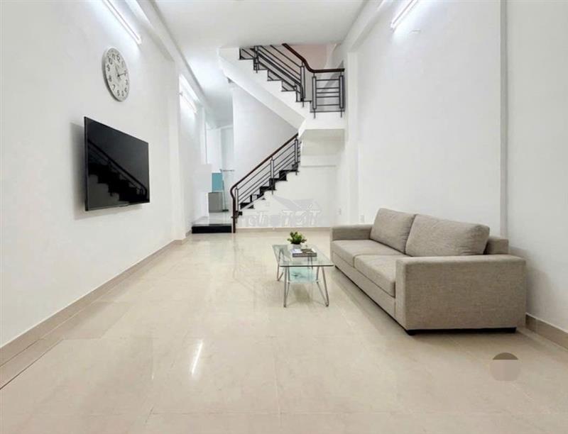 Giá tốt cho chủ mới: 2t x 48,2m2 nhà đẹp - xh đỗ cửa ra nơ trang long.