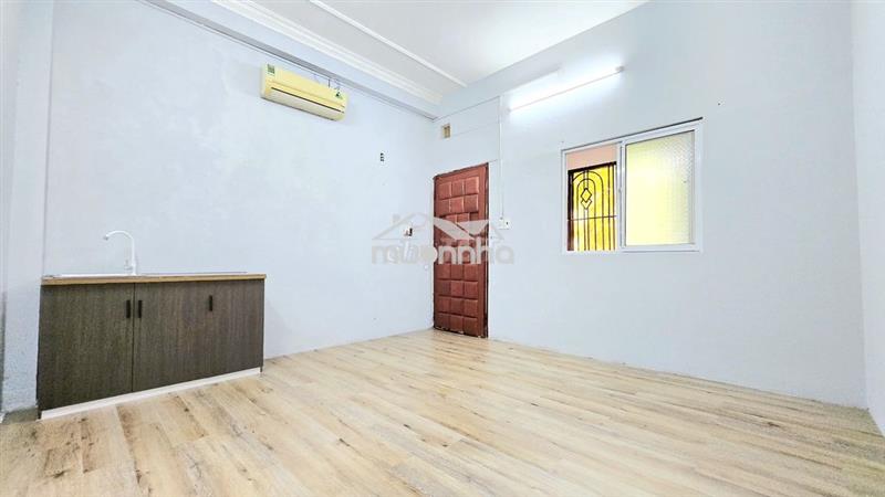 01/07 trống ! phòng đẹp, cửa sổ, sẵn máy lạnh, kệ bếp, mặt tiền cva !