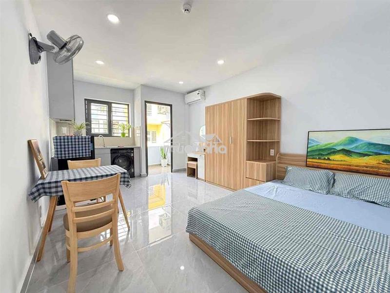 Căn hộ ban công rộng 40m2 có mgr ngay chợ hoàng hoang thám - khu k300
